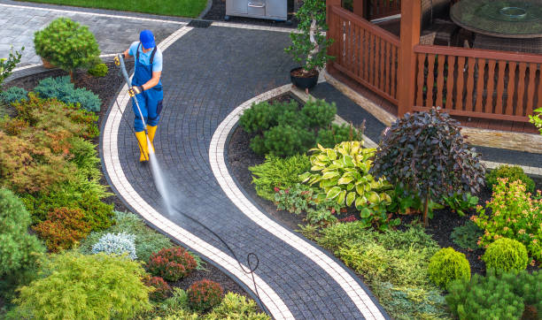 Best Residential Pressure Washing Services  in Menomonee Falls, WI